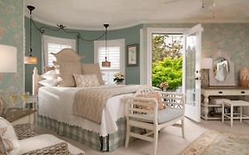 White Doe Inn Bed & Breakfast